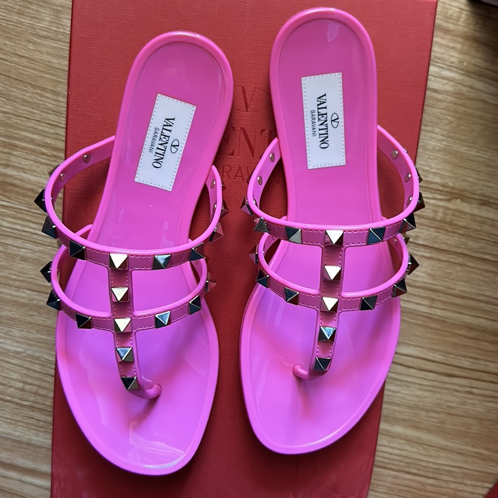 VALENTINO 35 HOT PINK JELLY NEW